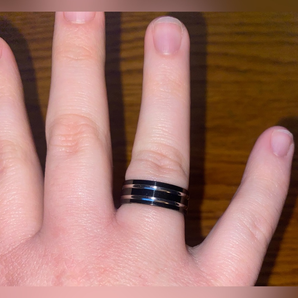 Mens size 9 Black/Silver Ring